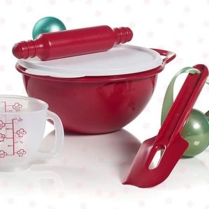 New Tupperware Kids Baking Set and Frozen Mini Serving Set
